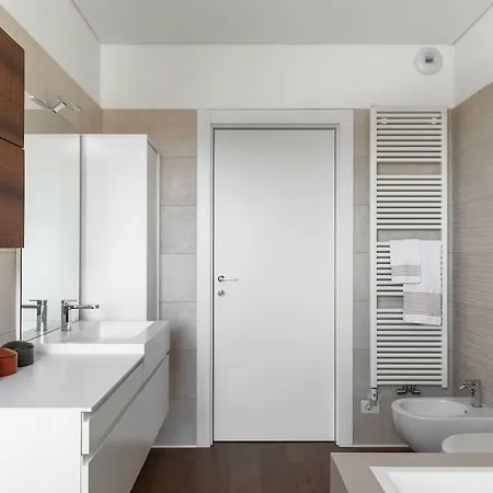 Luxury Lake View & *