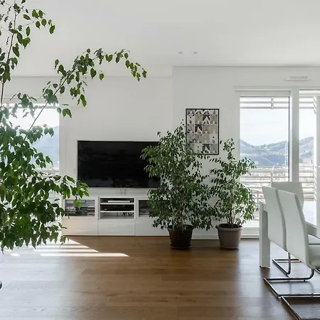 Διαμέρισμα Luxury Lake View & *