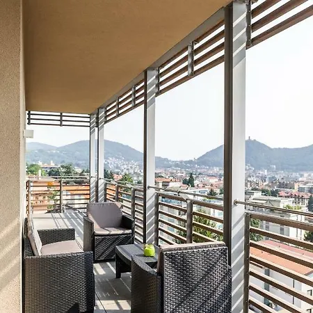 Luxury Lake View & Όπως