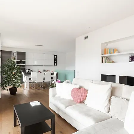 Διαμέρισμα Luxury Lake View &